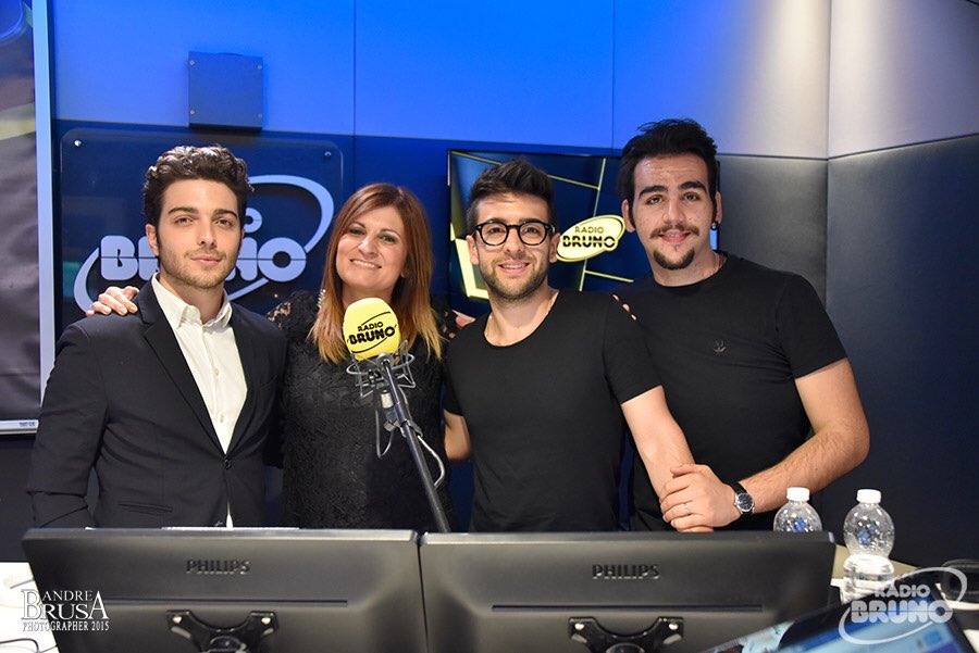 ilvolodiary's tweet photo. 1/Foto dei ragazzi oggi in diretta su  Radio Bruno https://t.co/sLxyLmYfGF