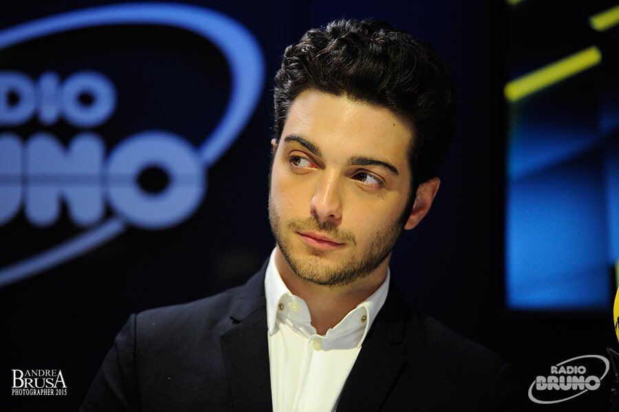 ilvolodiary's tweet photo. 2/Foto dei ragazzi oggi in diretta su  Radio Bruno https://t.co/8f3sV4h4np