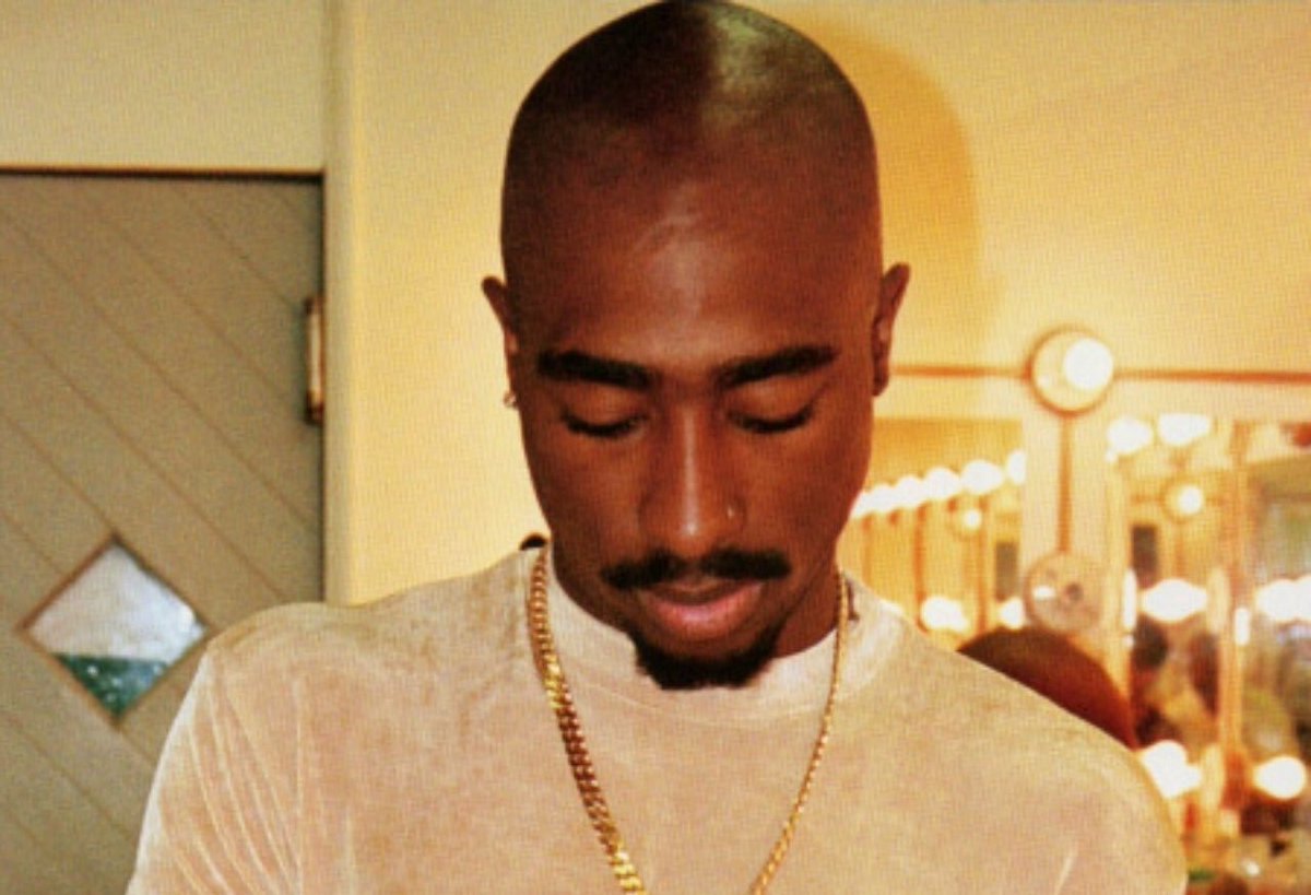 MaterialVillage's tweet photo. Happy birthday Tupac💐 https://t.co/RRQeOI7dkz