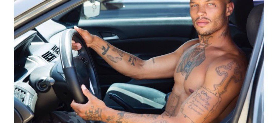 A3Noticias's tweet photo. Jeremy Meeks, uno de los delincuentes más atractivos del mundo, debuta como modelo https://t.co/LepB4LM3GM https://t.co/e0ksYQl5uN