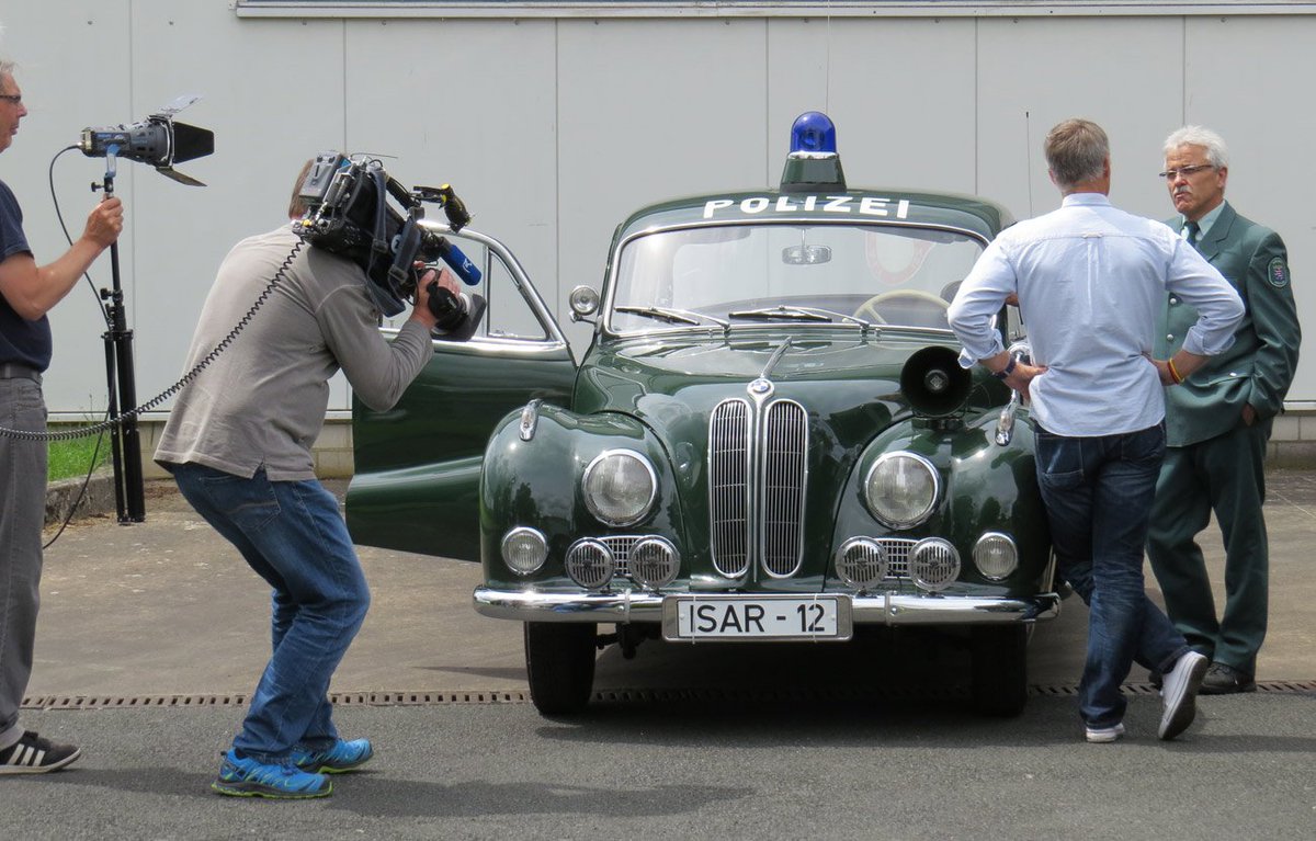 Polizeioldtimer's tweet photo. Freitag @hrfernsehen #hessentipp 18:45 h #Polizeioldtimer #Isar12 aus #Marburg #mittelhessen https://t.co/mvck133A9u https://t.co/nklRHzlbwH