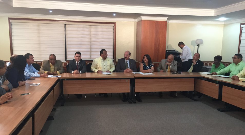 Delegación <a href="/PARLACEN/">PARLACEN</a> se reunió con Comisiones de Ambiente y Agricultura de la Cámara de Diputados de RD