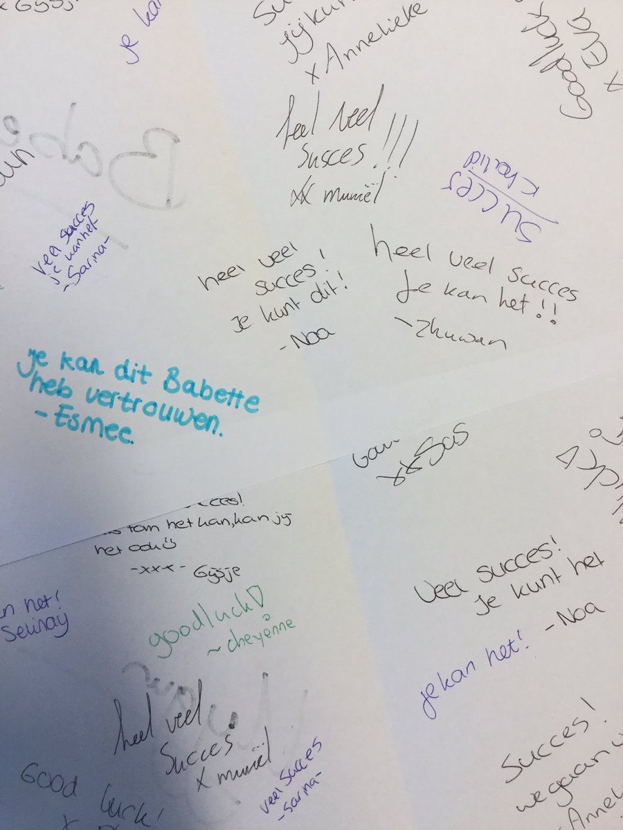 juuddith's tweet photo. De geslaagde mentorleerlingen wensen de twee nognietgeslaagden veel succes! Trots! #mijnkanjers #effent https://t.co/6r6TP3Mjbf
