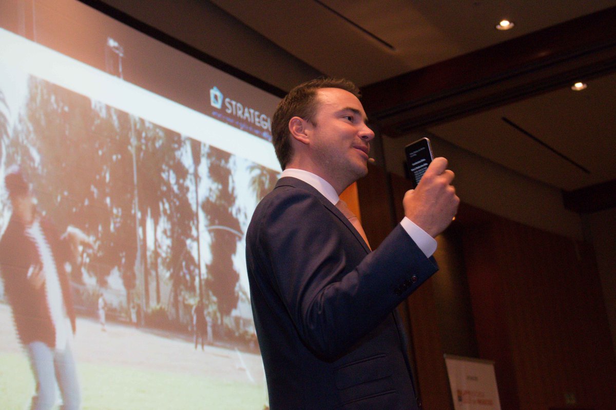 GrupoSyG's tweet photo. The future of digital Real Estate marketing por @WhoaItsJoel en la primer jornada de #ELDI2016 https://t.co/L9l2PPlJ4G