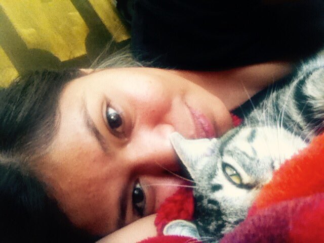 spr_sam's tweet image. #MePoneFeliz Despertar junto a él... 😻