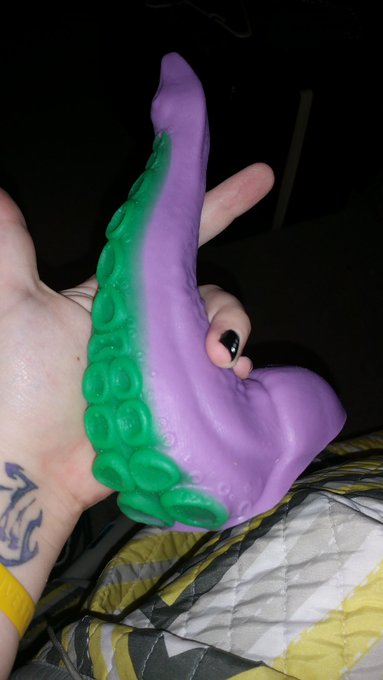 omg !! @bad_dragon thank you SO MUCH!!! I even did an unboxing video, THIS IS SO AMAZING!!! you guys<a class="tags" href="/tag/bad_dragon">@bad_dragon</a><a href="/tag/workit"class="tags"><span>#workit</span></a><a href="/tag/megacleavage"class="tags"><span>#megacleavage</span></a>