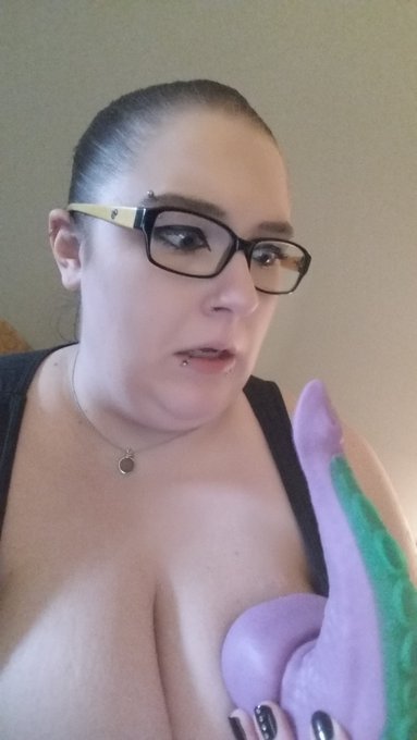 omg !! @bad_dragon thank you SO MUCH!!! I even did an unboxing video, THIS IS SO AMAZING!!! you guys<a class="tags" href="/tag/bad_dragon">@bad_dragon</a><a href="/tag/workit"class="tags"><span>#workit</span></a><a href="/tag/megacleavage"class="tags"><span>#megacleavage</span></a>