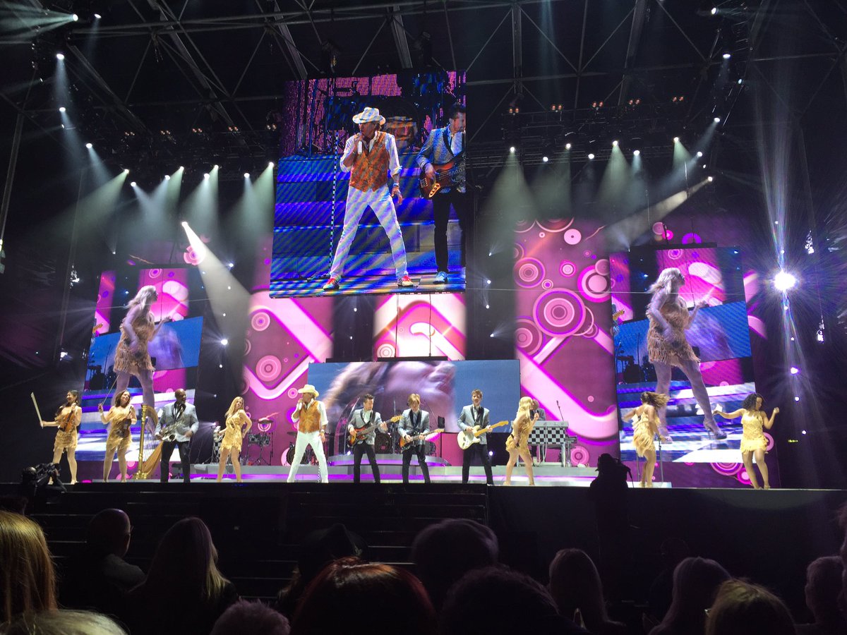 SueRusse7's tweet photo. Brilliant night watching Rod Stewart at the KC! #21mkm https://t.co/xX7keRfe9J