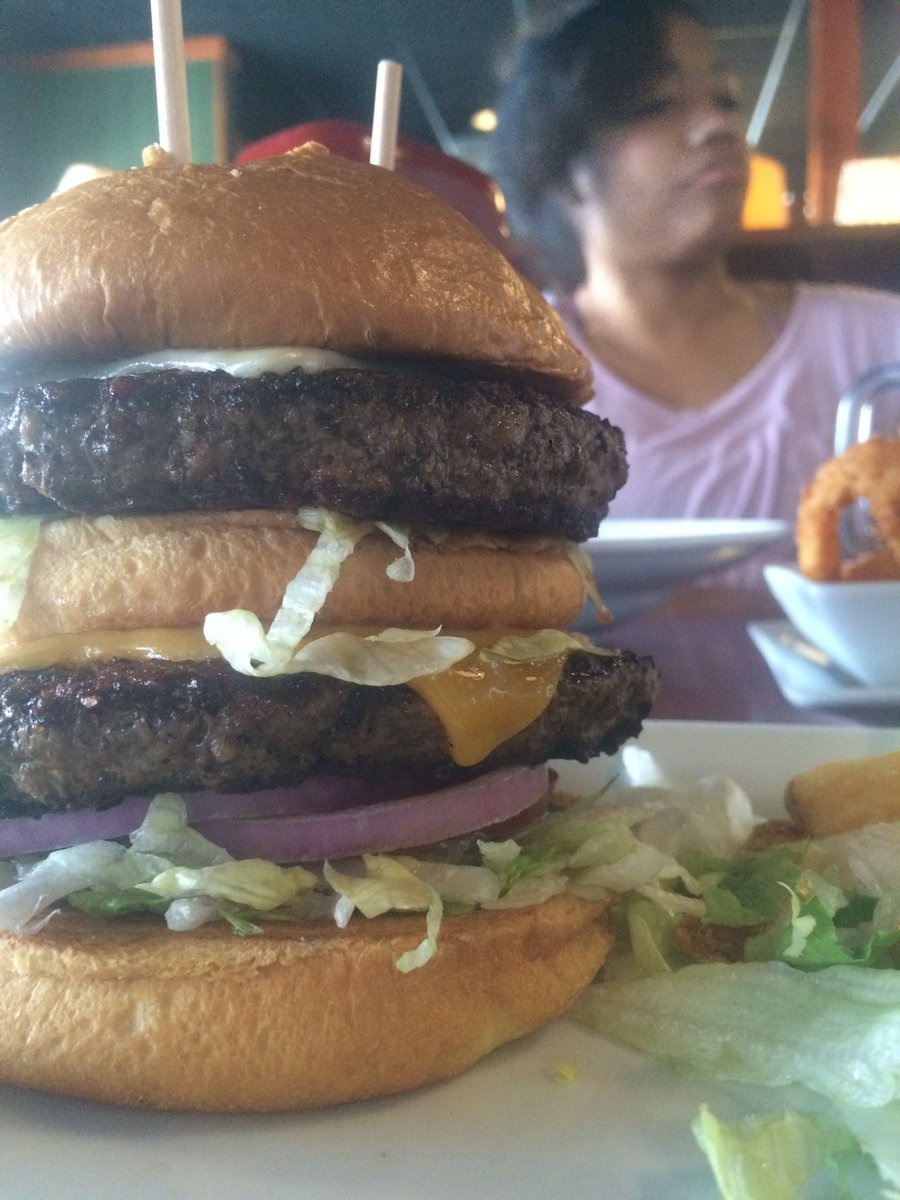 jeff_lingafelt's tweet photo. How does one even approach this? 🙄🤔 #ColossalBurger https://t.co/fJegzRshKE