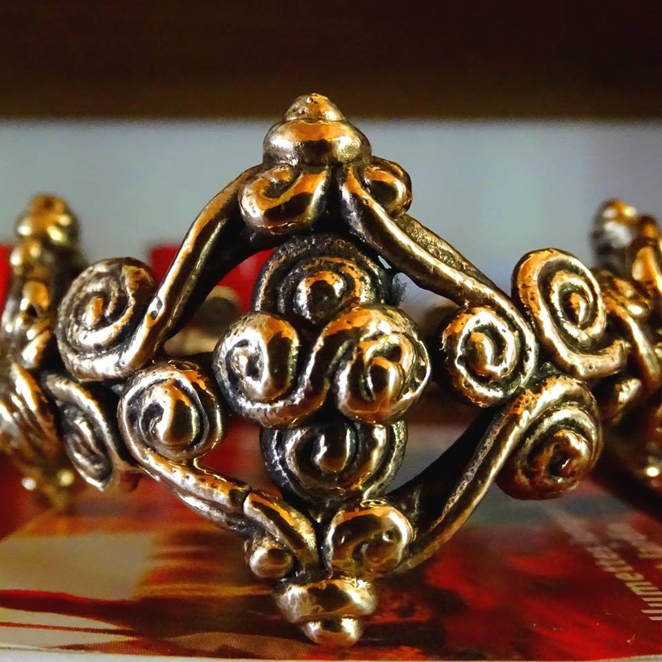 caeroesi's tweet photo. #FuneraireAW tardif : création #Caeroesi, inspirée d'un bracelet retrouvé en Europe de l'Est :) #Archeoweek #celtes https://t.co/AcYmsMttc3