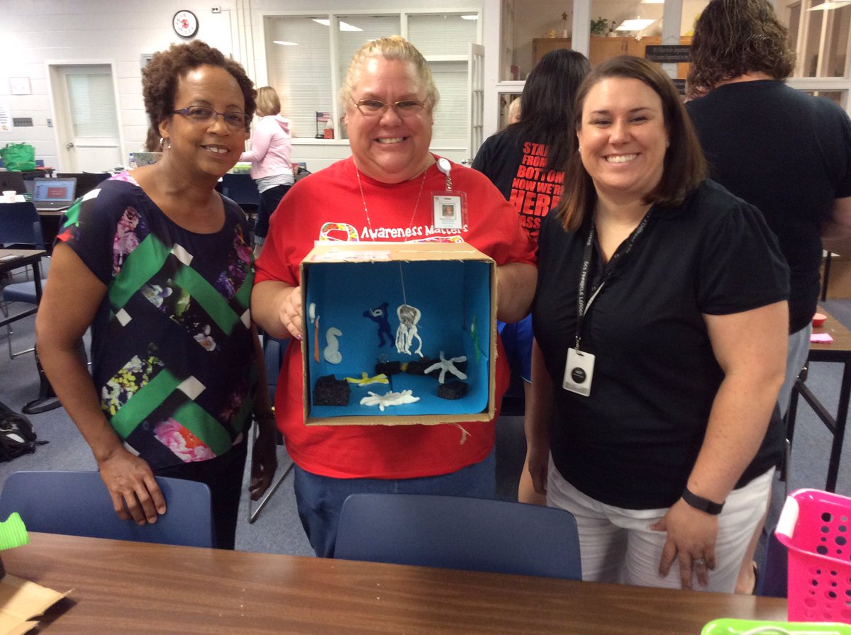 aundreajenkins's tweet photo. #Makerspace final products! #gcsk12 #gcsp21 https://t.co/YwoZhJ3MOo