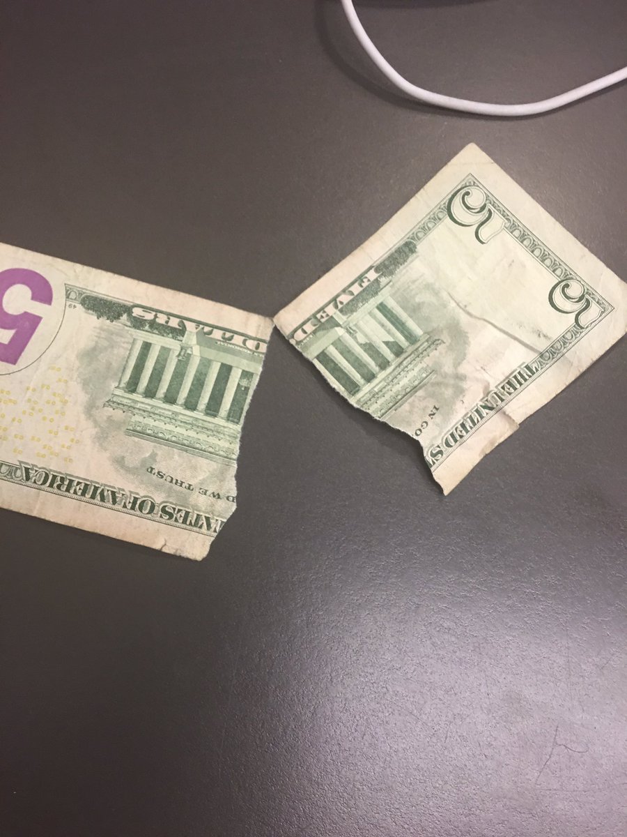 xYungCEOx's tweet image. Hanging on by a thread #bankissues