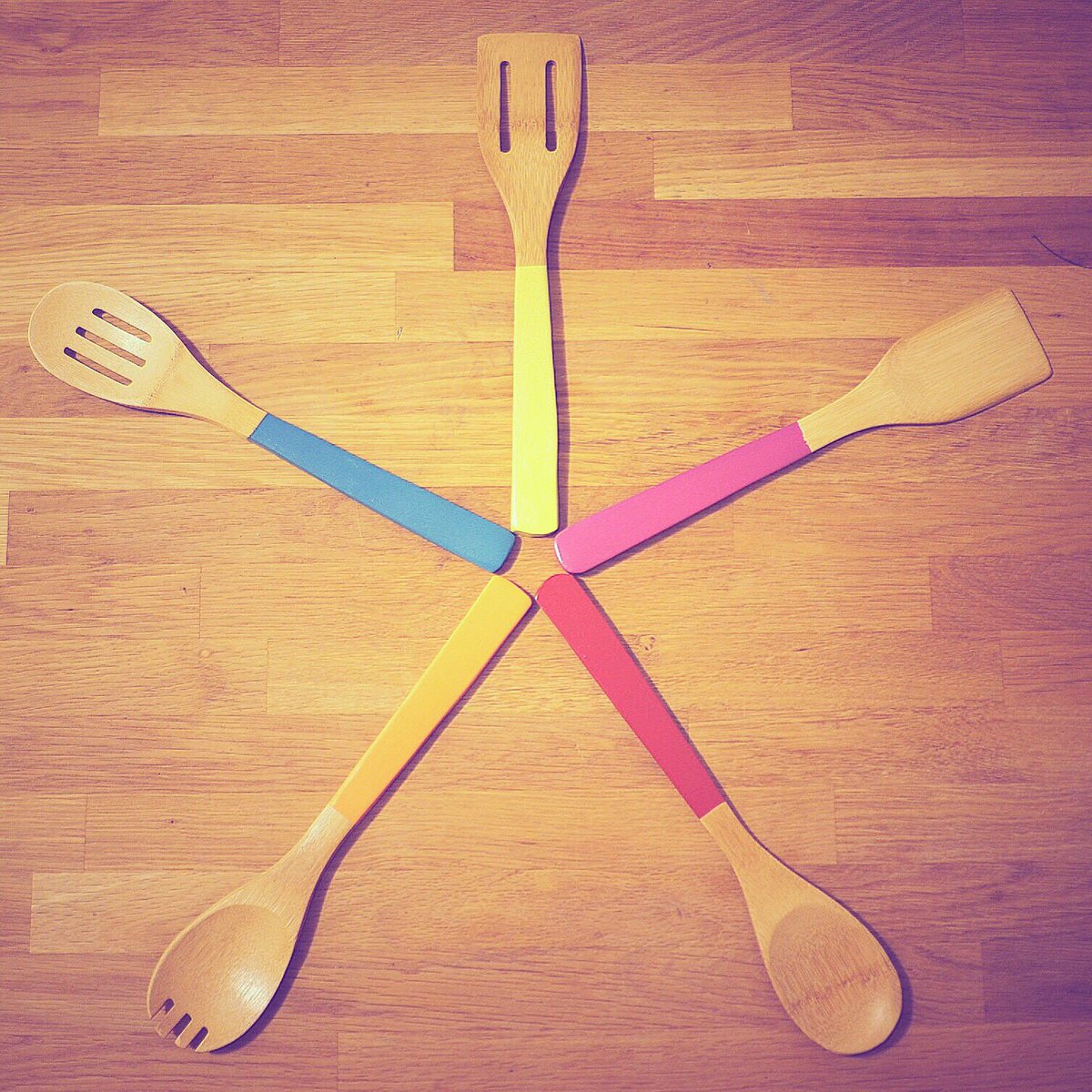 BeHomeWell's tweet image. Shop our organic #bamboo utensil set - the brightest way to go #plasticfree in your kitchen! bit.ly/1UbvdK6