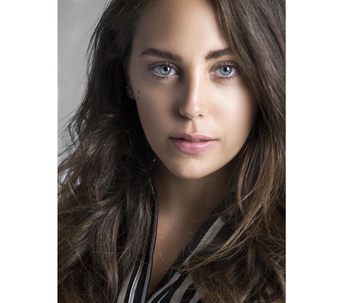 KivNas's tweet photo. مستحيل اكو مثل جمال عيونها 💎💎 #öykükarayel #oykukarayel https://t.co/unB5axdpPX