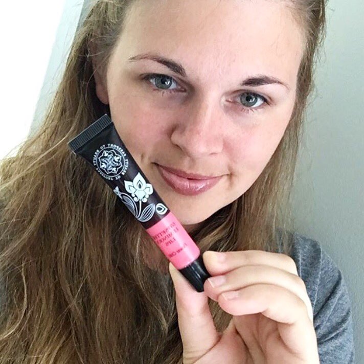 passport_beauty's tweet photo. Repost @fabflabfun Last one for today... But this @passport_beauty gloss in #flowerchild is amazing. #nofilter #lips https://t.co/aVTsSylnyx