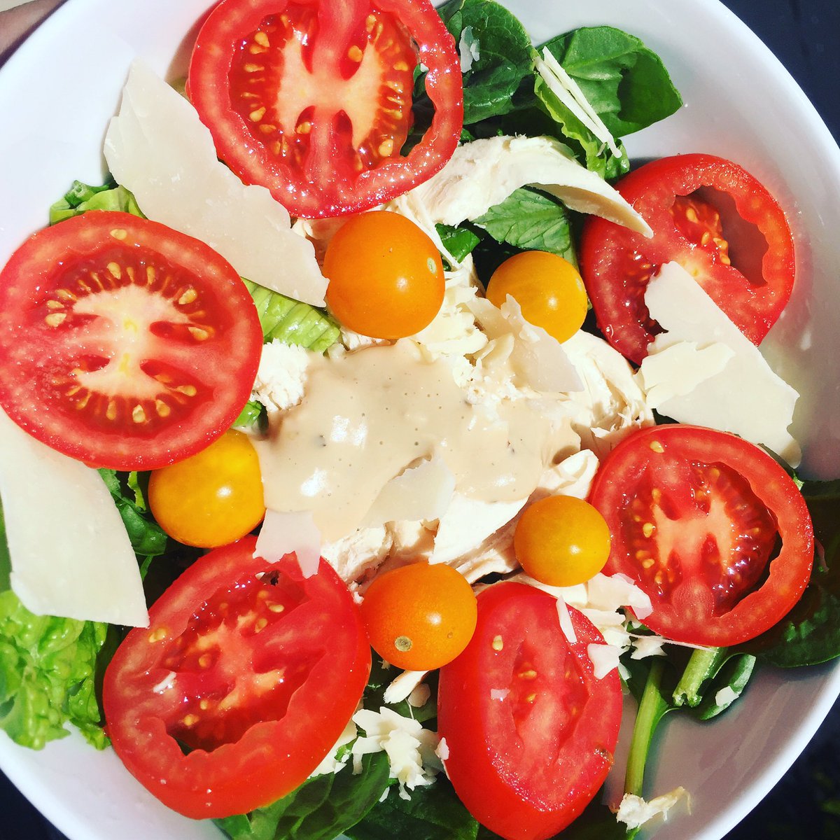 liammayclem's tweet photo. #foodiechap🍴🍎
ROAST CHICKEN & SUPER GREENS SALAD w/ TOMATOES #liamjumpstart #SFeats @foodiechap #kcbs #liamslist https://t.co/BBzpqy4Dlk