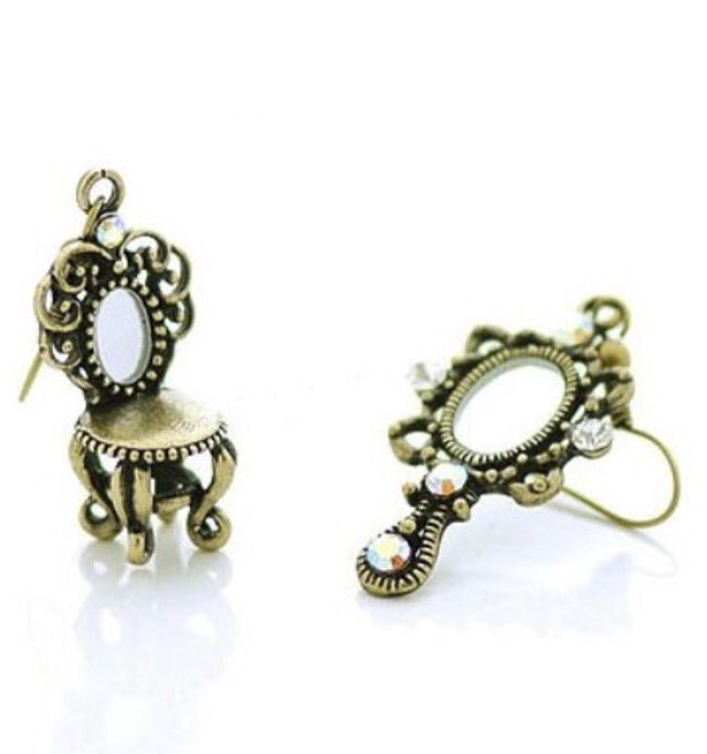 perfekshan's tweet photo. VINTAGE STYLE BRONZE CHAIR MIRROR STUD EARRING- by "PERFEKSHAN" https://t.co/iEcdOJPgGP