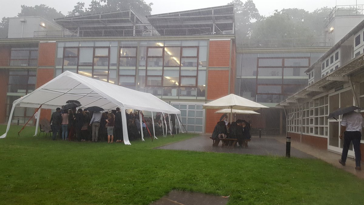 Thanks <a href="/RobinNicholso14/">Robin Nicholson</a> for adapting to UK weather conditions <a href="/UoNABE/">UoN DABE</a> @UoNEngineering End of Year Show!