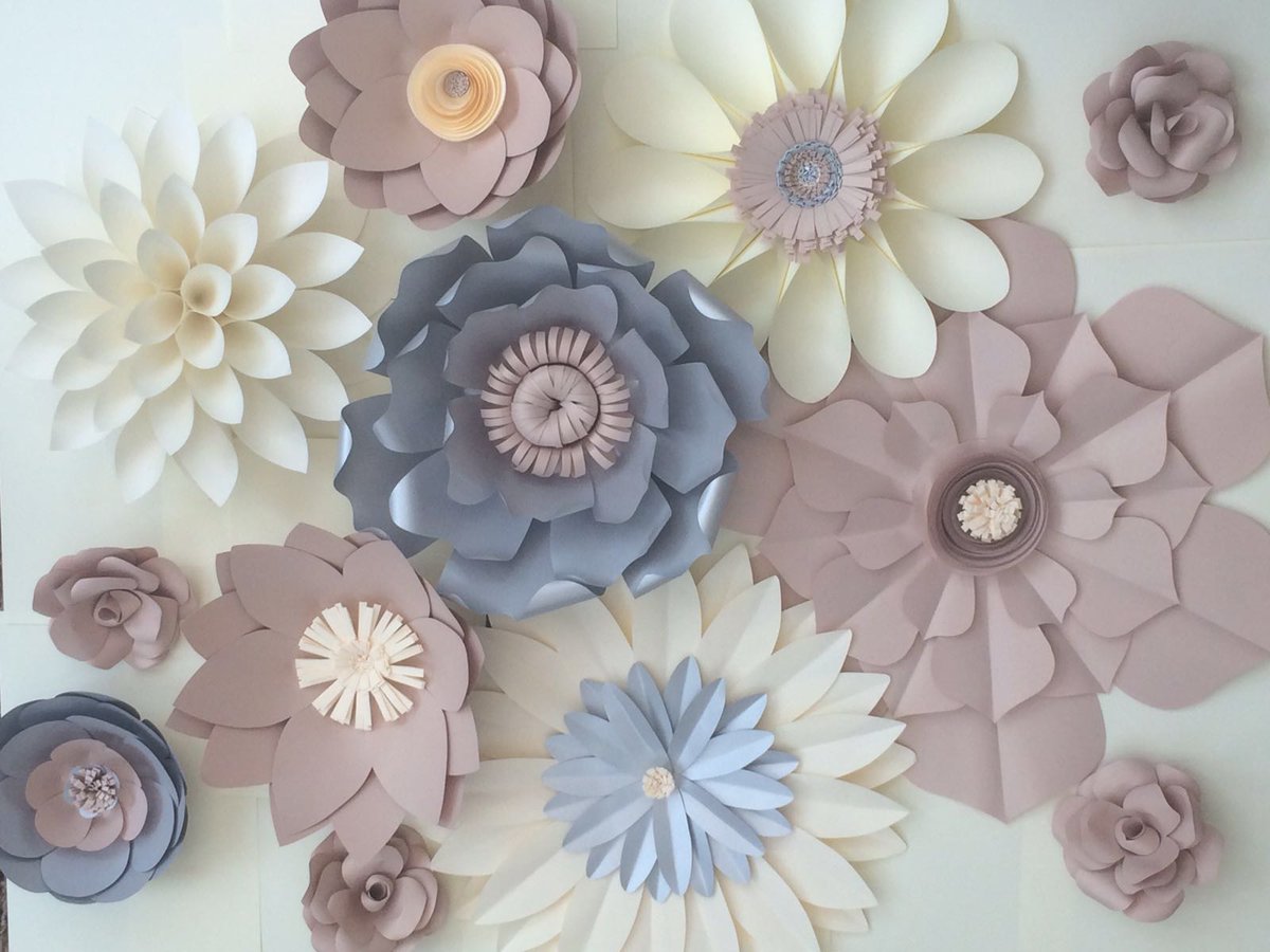 art_ificialuk's tweet photo. @LancashireHour New collection listed on Etsy. Ivory, nude &amp; silver #paper flowers #backdrop #LancashireHour https://t.co/pv0l91TMf6