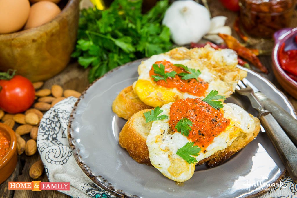 HomeandFamilyTV's tweet photo. Olive Oil Fried Eggs w/ Spanish Pantry Sauce: https://t.co/sORLhg0FIL Recipe by @DaphBrog! https://t.co/0MCZasy8yl