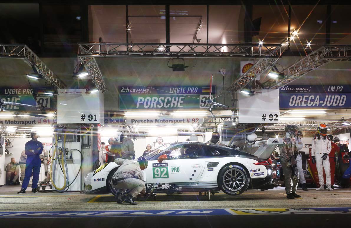 PorscheRaces's tweet photo. Final Qualifying session #LeMans24 will start in 20 minutes from now. 2 more hours in the dark. #911RSR https://t.co/YOuAPWUXWX
