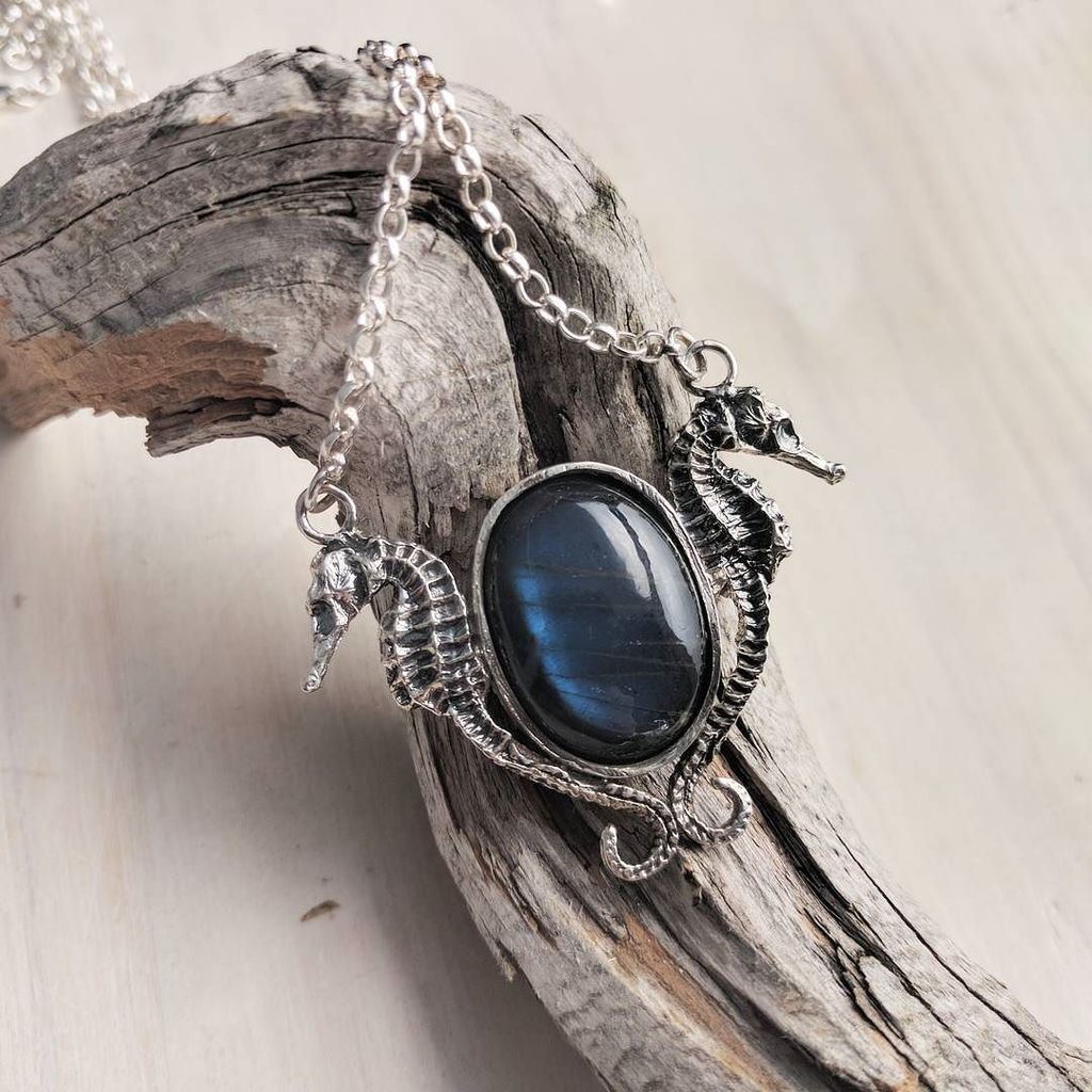 MalaMaror's tweet photo. Finished another seahorses with labradorite pendant https://t.co/7kuIcA9tp8 https://t.co/2EY65KYSGT