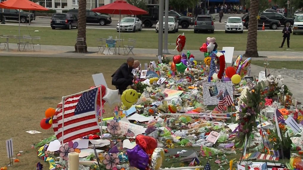 Touching moment as @POTUS and @JoeBiden pay their respects at #OrlandoUnited memorial https://t.co/CAehZXmONz