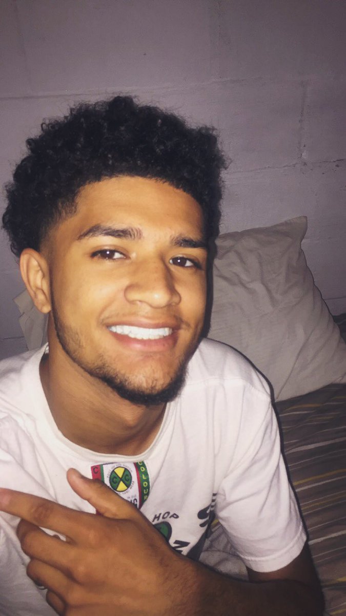 500Rell's tweet photo. Let me break da Internet once more? #lightskinsbreaktheinternet 😛😩 https://t.co/68z3WcynT5