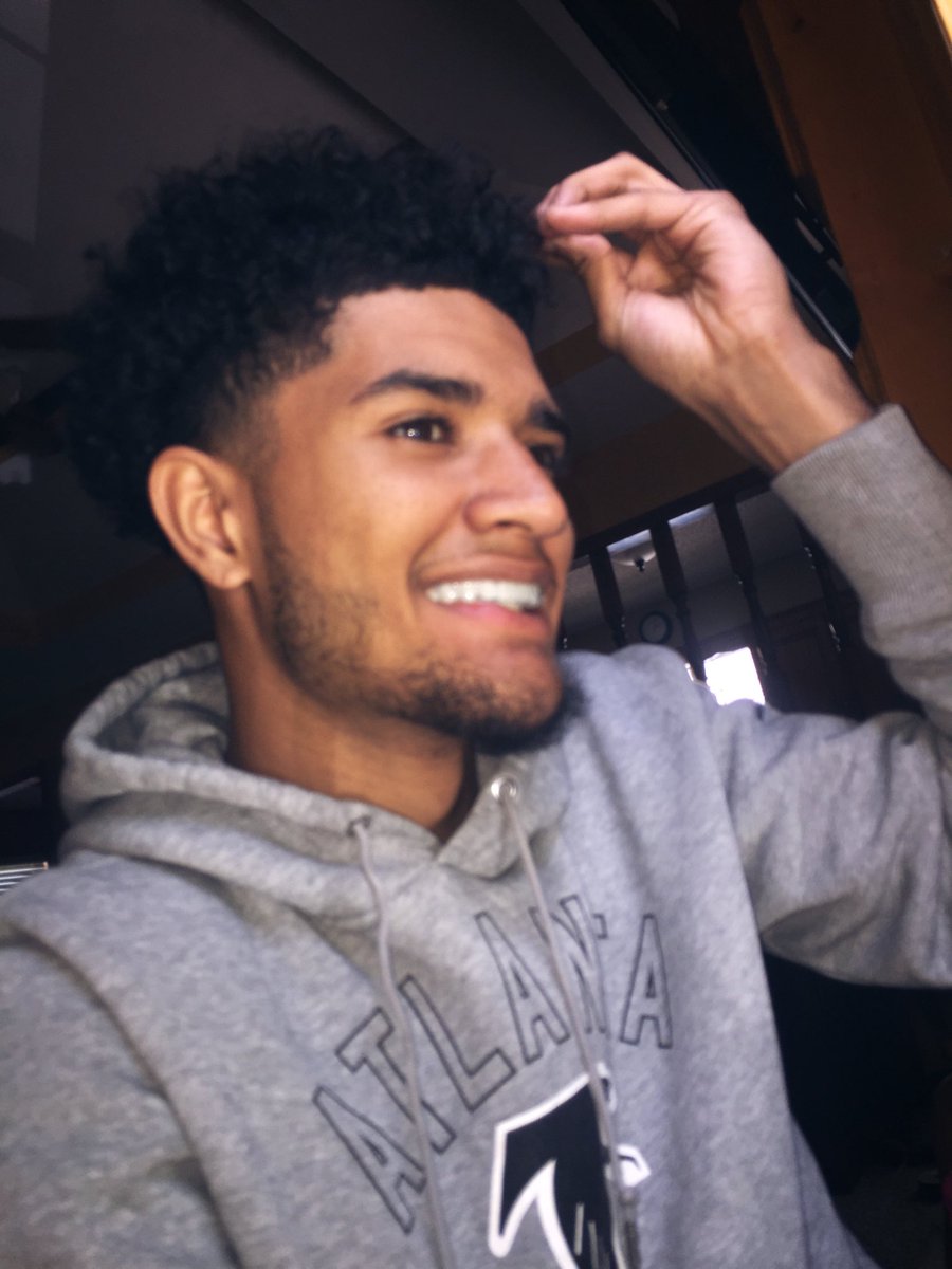 500Rell's tweet photo. Let me break da Internet once more? #lightskinsbreaktheinternet 😛😩 https://t.co/68z3WcynT5