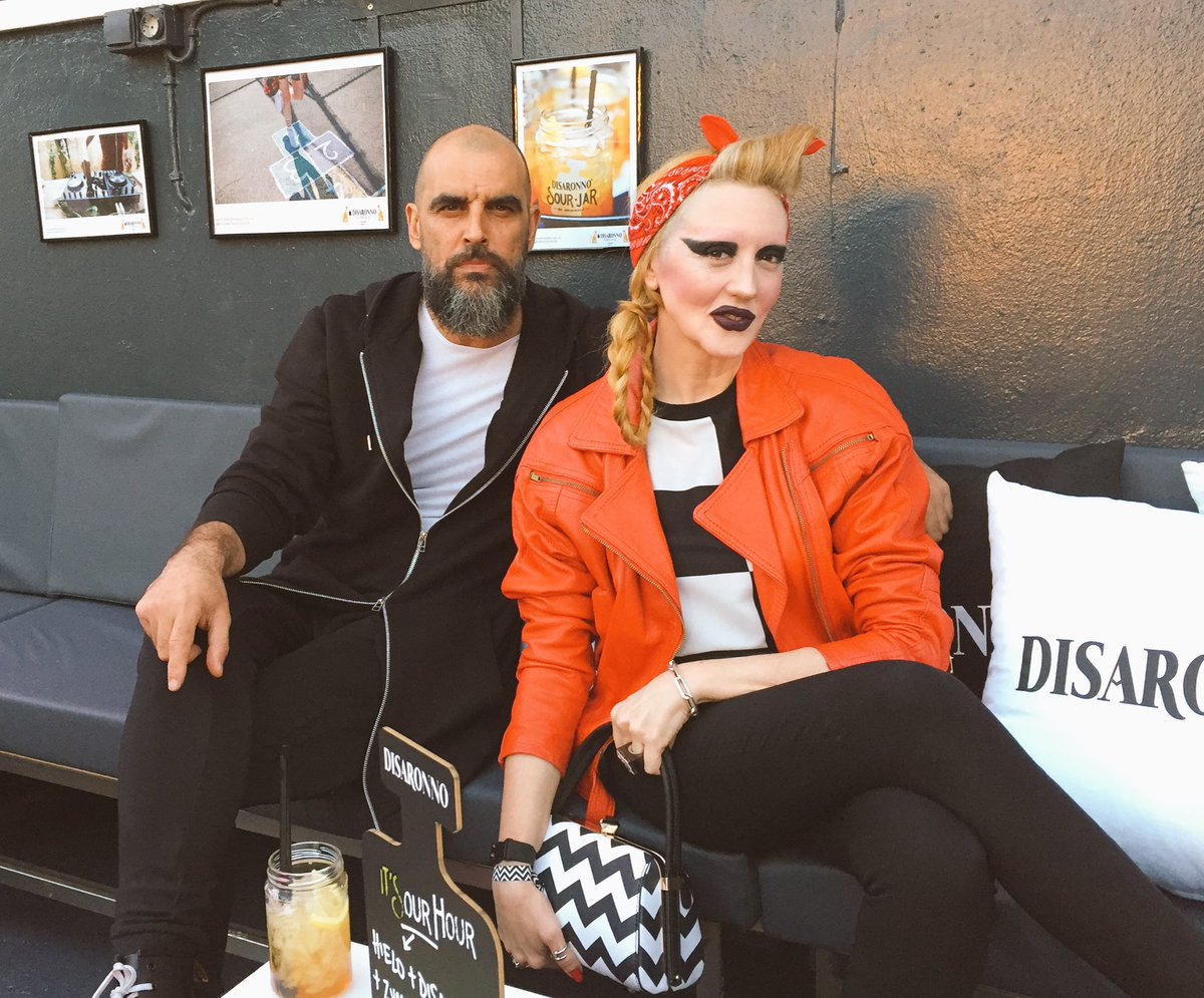 Disaronno_es's tweet photo. En nuestra #DisaronnoTerrace de Sevilla no podía faltar @djhierbabuena 🌹 https://t.co/Djh2j86nd8