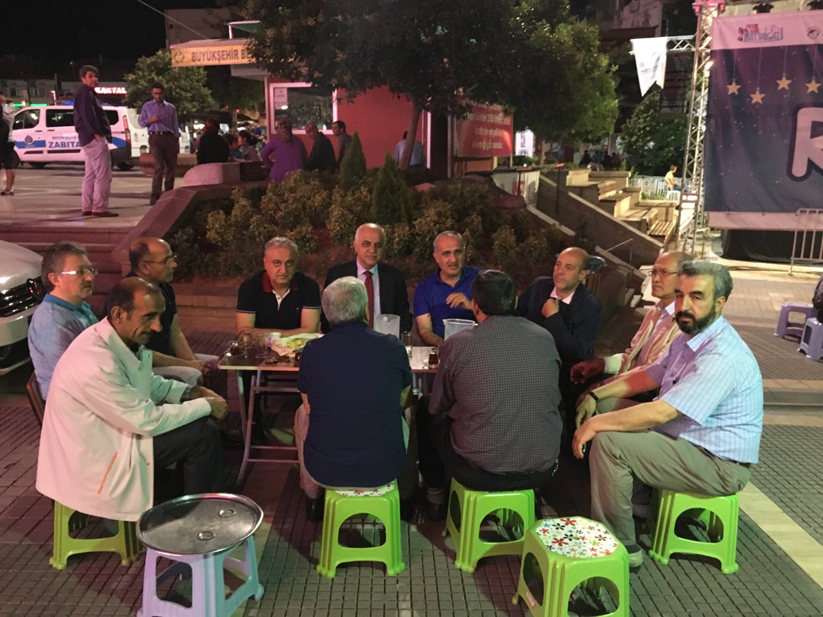 SfrMrt's tweet photo. sayın müftümle çarşı sohbeti (@ Malatya Çarşı in Malatya) https://t.co/WIKlIhuAvc https://t.co/6TKR02IzKx