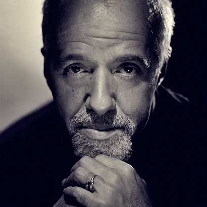 Acılar insanları değiştirir.
Eğer bir insanı değiştirmek istemiyorsanız, onu kırmayın.

Paulo Coelho