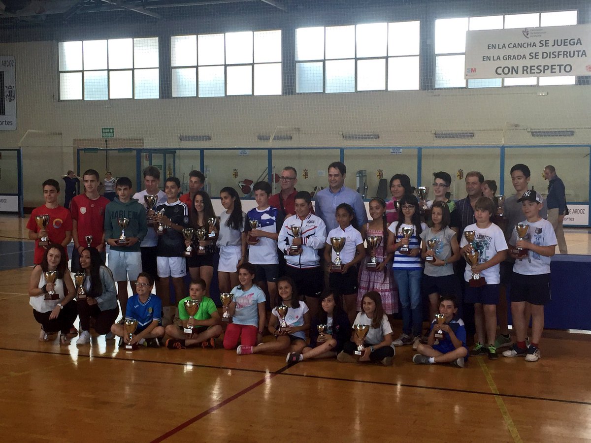ivazquez06's tweet photo. Hoy hemos entregado los trofeos de los ctos. locales de #Torrejón de tenis, basket y voleibol. Enhorabuena a todos!! https://t.co/xsD35dNLyv