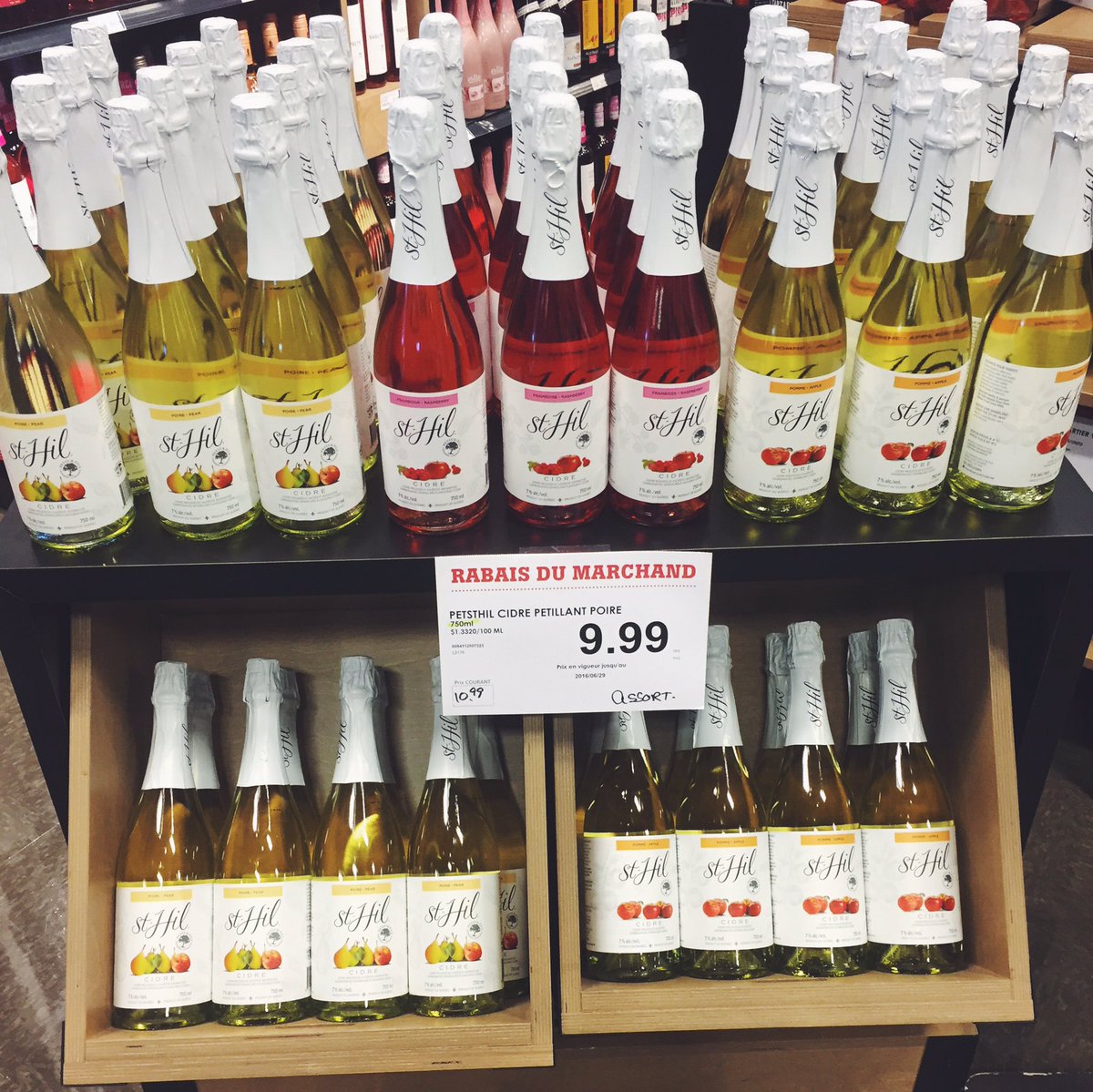 tourmonteregie's tweet photo. Lancement du St-Hill, un cidre pétillant aux saveurs de poire et de framboise! Bravo à @VergerPetit https://t.co/SIFpn3O8ij