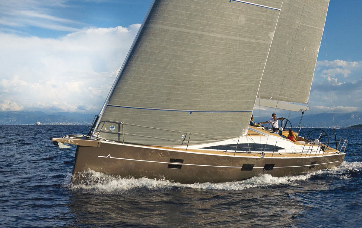 nauticed's tweet image. The sleek and chic #Azuree46 made its U.S. debut at this year's #MiamiBoatShow. Thoughts?