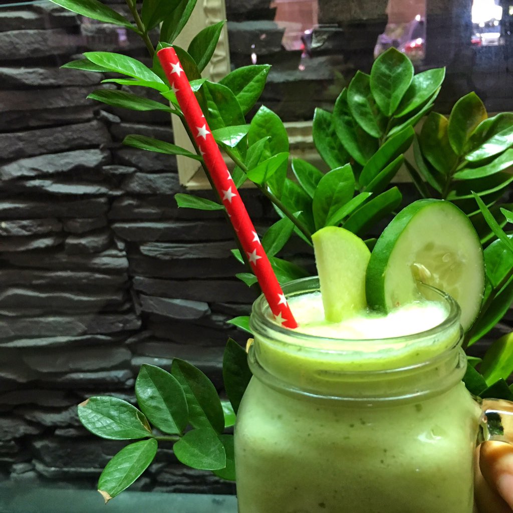 ColatteCafe's tweet photo. La tarde amerita un Jugo de Piña🍍 + Pepino + Manzana 🍏 😁 ¿Quiénes de acuerdo? #colatte #colatterd #colattecafe https://t.co/slWPXV7Qdy