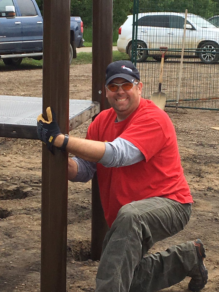 GaleKatchur's tweet photo. Special thanks to @Shell_Canada for providing hands to build @APCF2014 Andy's Playground.  #community https://t.co/fqOXbHJ2UL