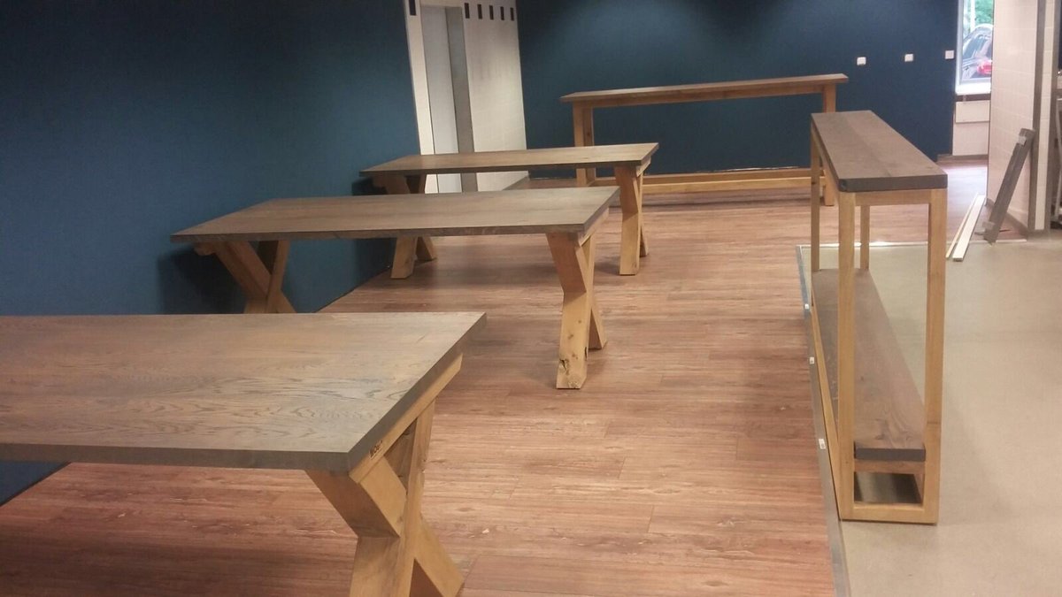 GMarkvoort's tweet photo. Eiken meubels afgeleverd bij de kookschool @CulinairVerantw #eikentafel #duurzaam https://t.co/F62YFCwE9n https://t.co/eczdhfygSH