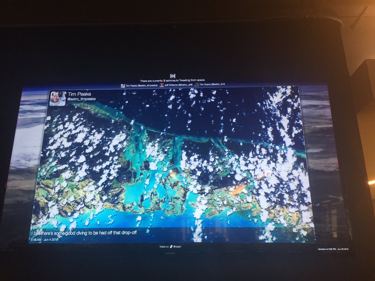 LogansTwitty's tweet photo. 3 people currently tweeting from space. #TwitterVisit https://t.co/6KePHRCEVF