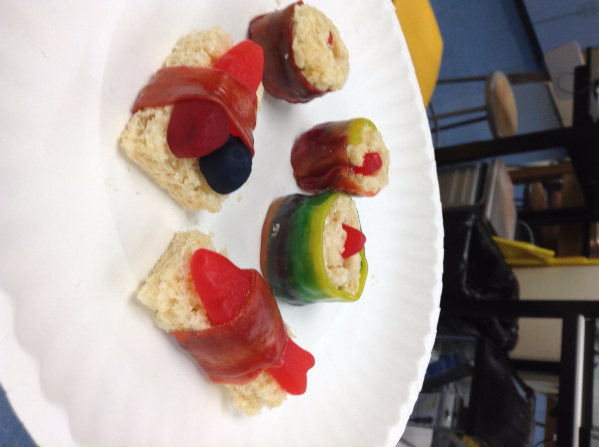 AlexHVDO's tweet photo. For that serious sweet tooth: CANDY SUSHI ROLLS! at @sheddteenlab #internationalsushiday #shareyourchops https://t.co/iG3pEuSdlS
