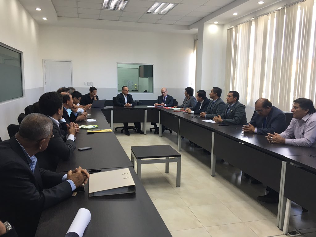 ANT_ECUADOR's tweet photo. Director Ejecutivo @MichelDoumet mantiene reunión con la Corporación de Escuelas https://t.co/eSGIwI7bkr