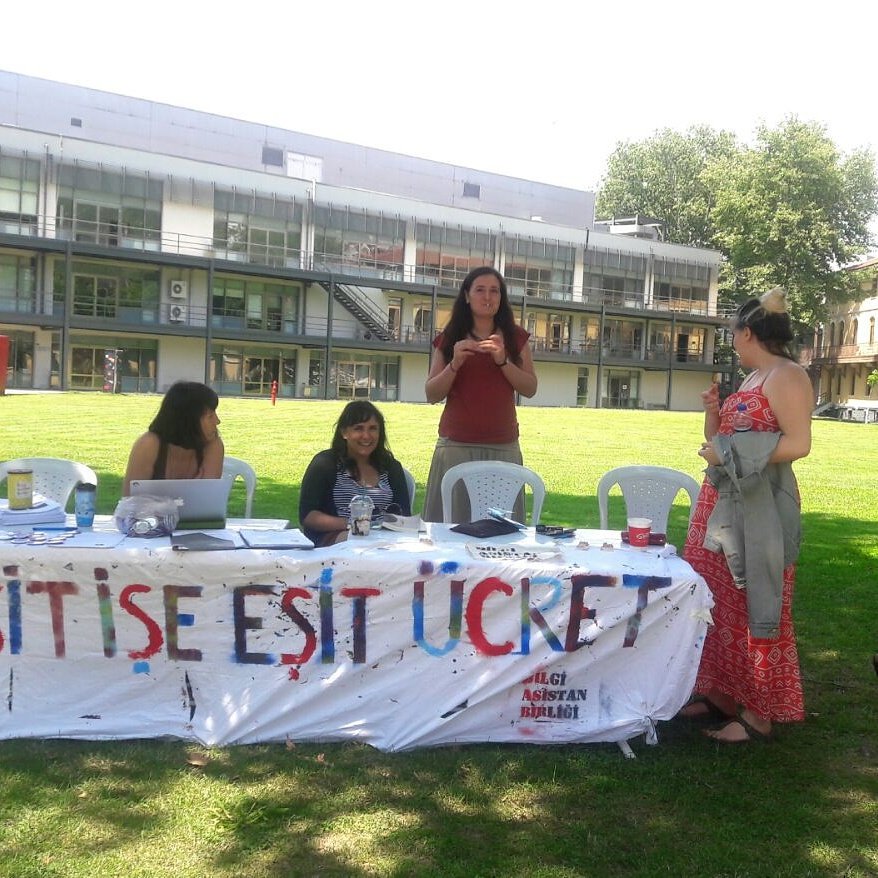 Masamizin 11. günü..#eşitişeeşitücret <a href="/bilgi_asistan/">BilgiAsistanBirliği</a> <a href="/vakifdayanisma/">VÜEDA</a> <a href="/Bilgi_Forumu/">Bilgi Üni. Forumu</a> <a href="/BiLGiOfficial/">İstanbul Bilgi Üniversitesi</a> <a href="/welovebilgi/">GENÇ BiLGiLiLER</a>