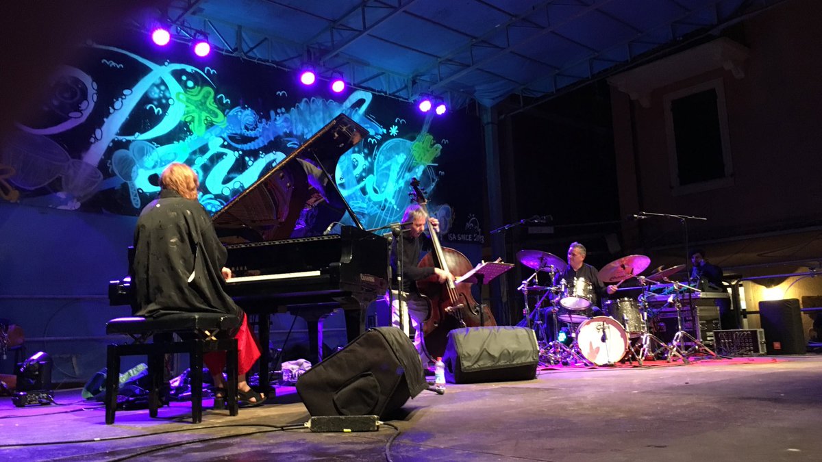Social_Popup's tweet photo. Magnifici. Marcotulli - Tavolazzi - Golino. Trio Kala #PercFest2016 https://t.co/JWhv4kRx48