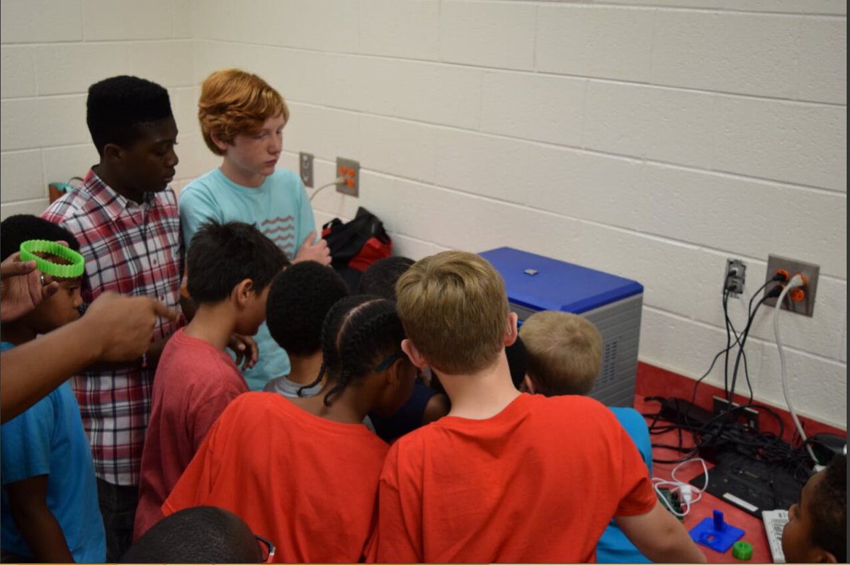 MantisEDU's tweet image. Students crowded around the @dremel amazed with #3dprinting the coolest robots. #STEMBot #Rover