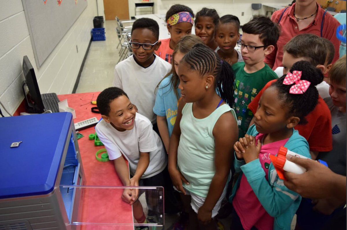 MantisEDU's tweet image. Students crowded around the @dremel amazed with #3dprinting the coolest robots. #STEMBot #Rover