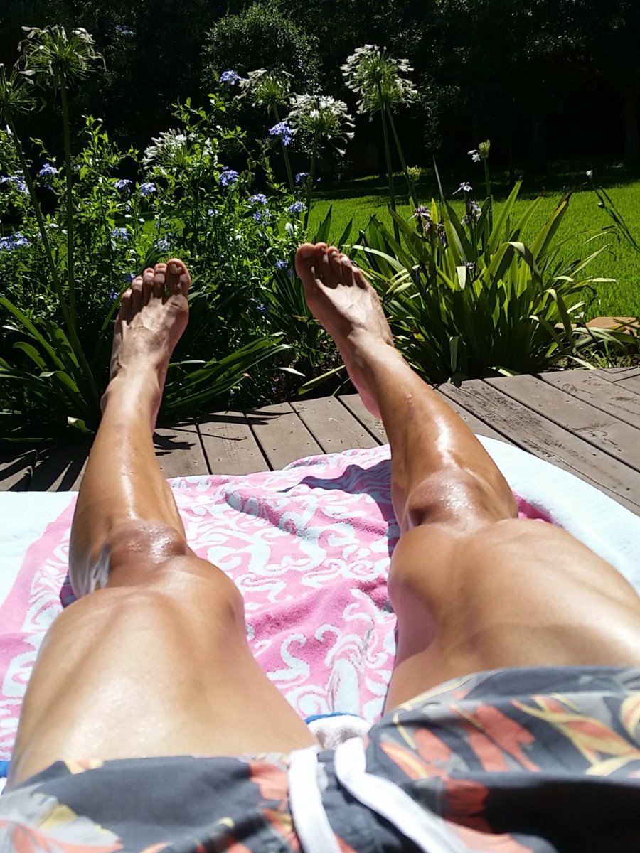 adrian_moves's tweet photo. Trying to get dem quads tan! #tan #quads #fitfam #legday #npc July 30th #leelabradaclassic https://t.co/iXshr9xPFo
