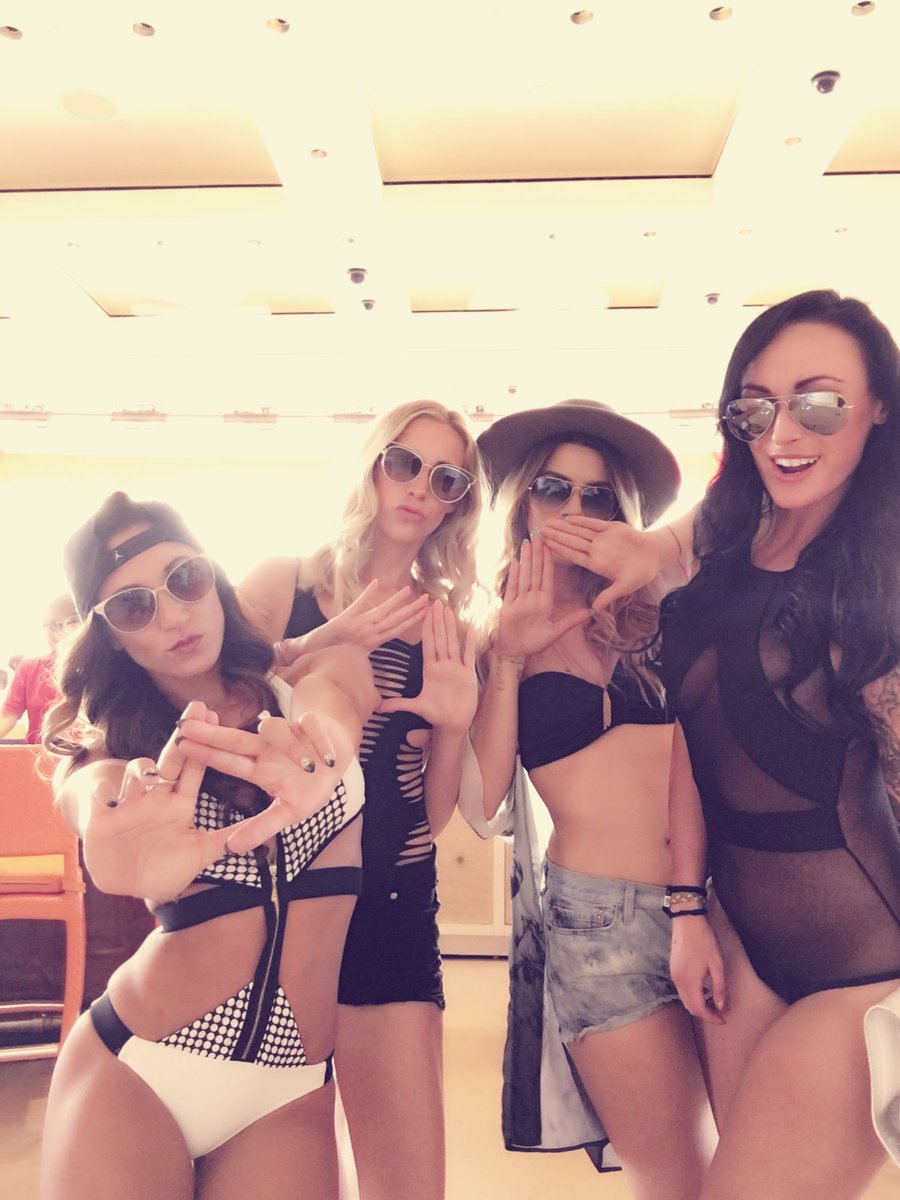 Harmony__Joy's tweet photo. Finally got to @EncoreBeachClub @FLOSSTRADAMUS we ready for ya!! #hdygrlz ⚠️⚠️⚠️ https://t.co/8jQpQqTBaJ