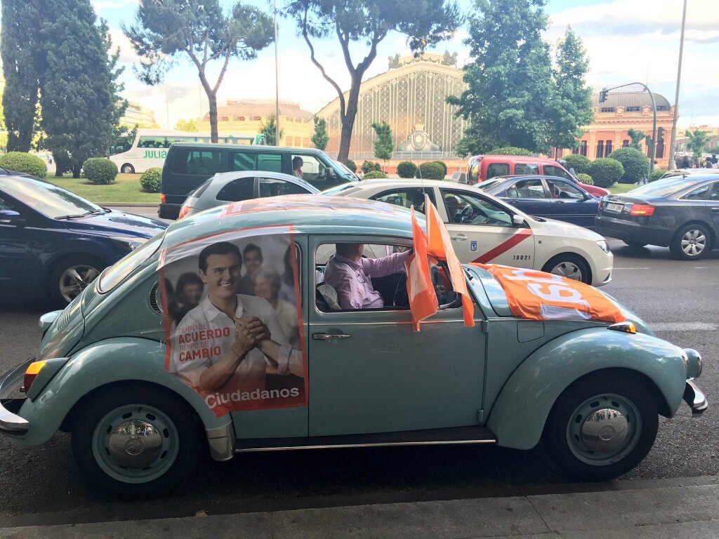 CsArganzuela's tweet photo. Esta tarde, nuestro escarabajo ciudadano ha estado difundiendo ilusión por las calles de Madrid https://t.co/3ivw04fnHR