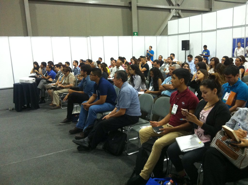 vivotorres's tweet photo. Aprendiendo en #expopyme con Octavio Regalado #octavioregalado https://t.co/Br4g72F8DI