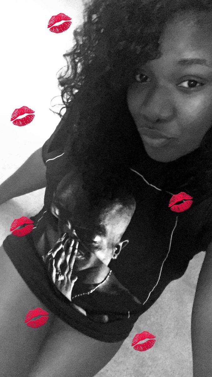 classychick_28's tweet photo. Happy Birthday Bae😍😘❤️ #TupacShakur #HeWasSoFine #RIP #BestRapperEver https://t.co/spdvCS6yM3